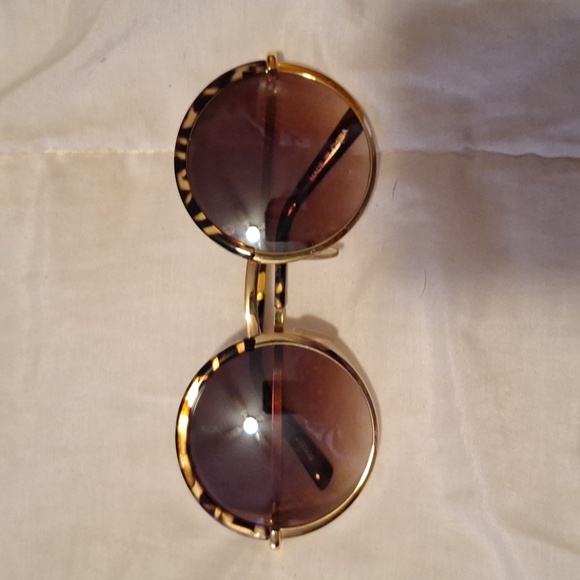 Three piece set of earthly tone sunglasses - Picture 4 of 5